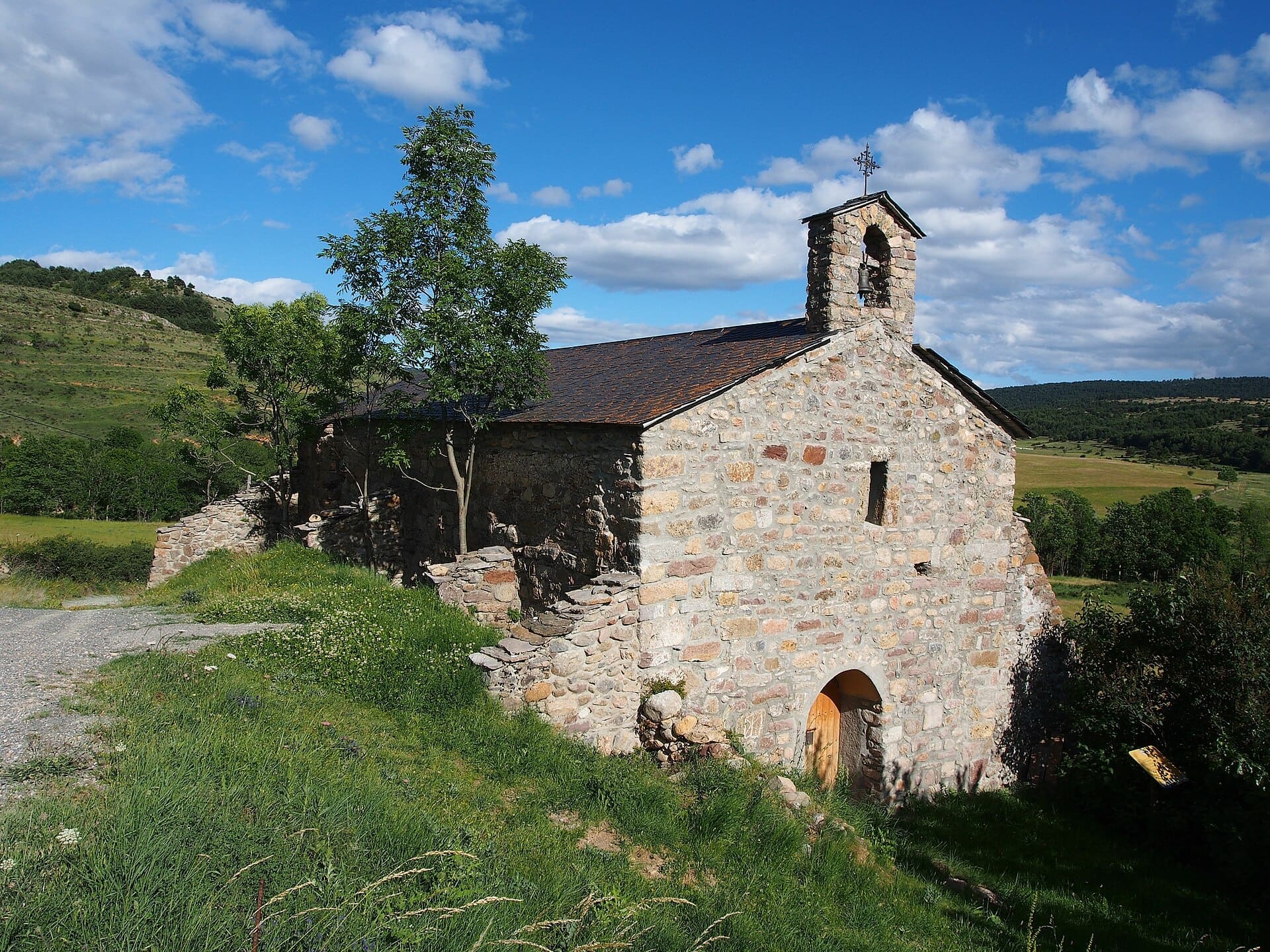 Ermita romànica de Sant Martí de Taús, segle XI, Alt Urgell